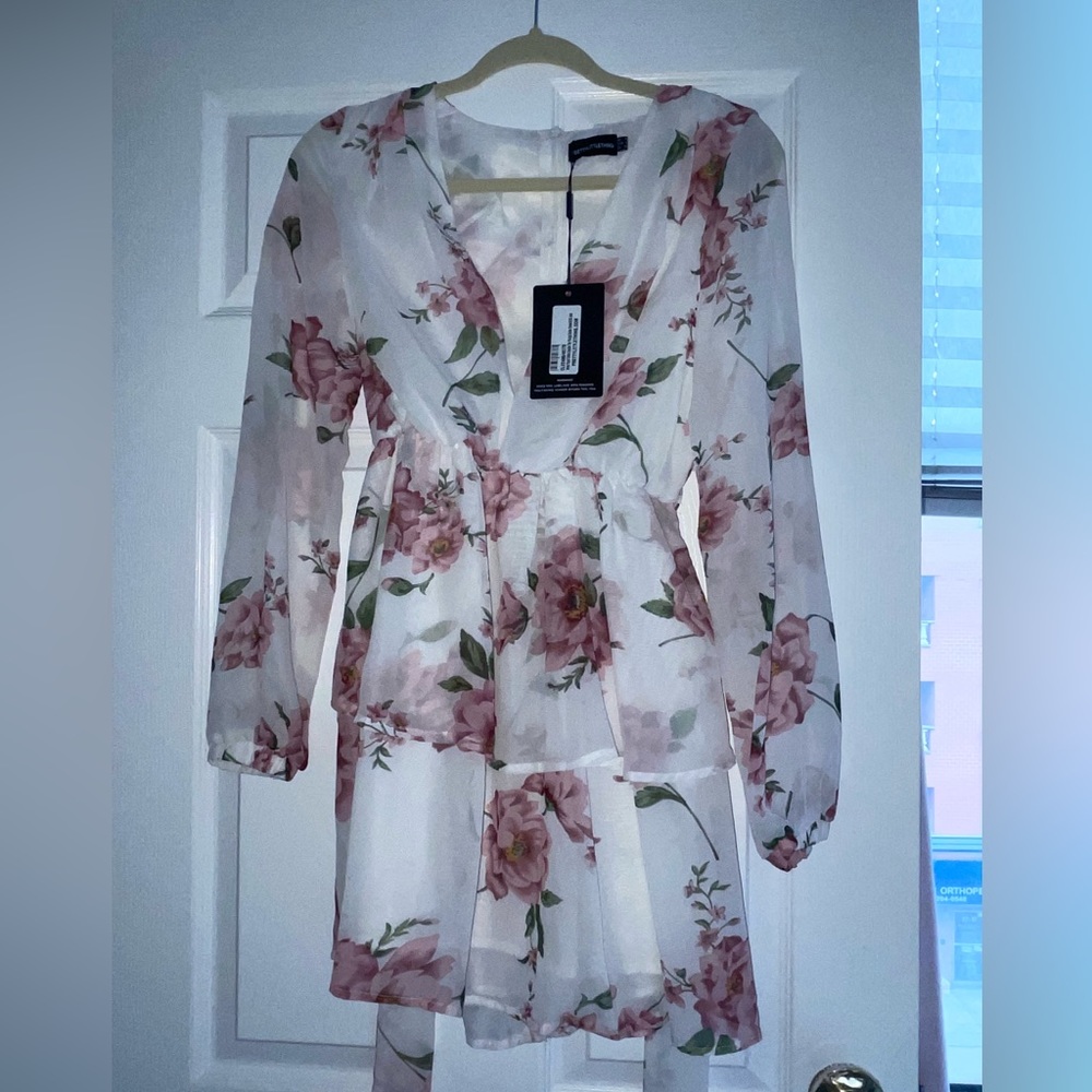 PLT never worn white floral dress. Size US 4 - Picture 2 of 4
